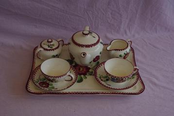 Thee servies voor Twee personen beschikbaar voor biedingen