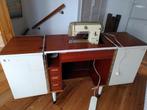 Vintage naaimachine in kast met liftsysteem, Ophalen