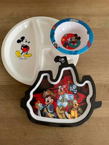Leuk setje Mickey Mouse bordjes beschikbaar voor biedingen