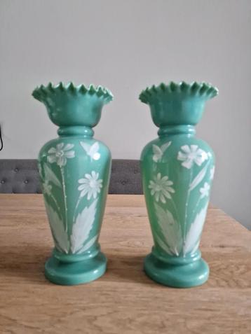 Opaline vazen met motief mintgroen (26cm hoog)  beschikbaar voor biedingen