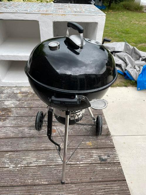 Weber Master-Touch BBQ met quick starter en beschermhoes, Tuin en Terras, Houtskoolbarbecues, Gebruikt, Met accessoires, Ophalen