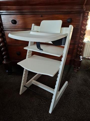 Stokke Tripp Trapp kinderstoel wit + verkleiner + eetblad. beschikbaar voor biedingen