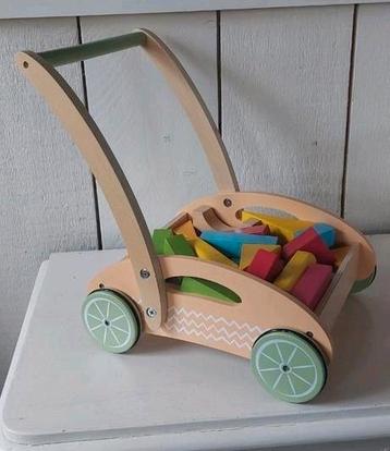 Karretje met gekleurde blokjes  dreumes Sinterklaas jarig beschikbaar voor biedingen