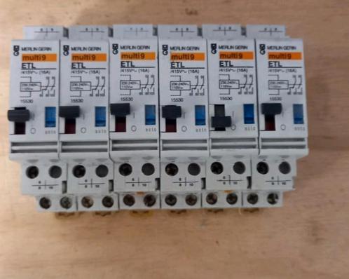 5 x ETL15330 Merlin Gerin hulprelais 230–240 V AC, 50/60 Hz, Doe-het-zelf en Verbouw, Elektra en Kabels, Zo goed als nieuw, Ophalen of Verzenden