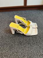 Leren wit parelmoer dlippers met hak maat 36 van Muxart, Kleding | Dames, Schoenen, Ophalen of Verzenden, Zo goed als nieuw, Wit