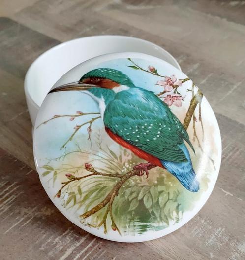 Porseleinen doosje met vogel, Antiek en Kunst, Antiek | Porselein, Ophalen of Verzenden