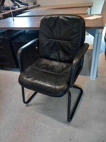 Leren slede stoelen beschikbaar voor biedingen