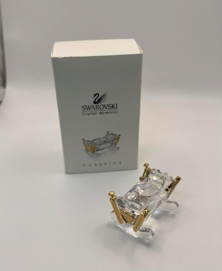 Swarovski Crystal Memories Wiegje Goud (243451), Verzamelen, Swarovski, Zo goed als nieuw, Figuurtje, Ophalen of Verzenden