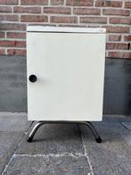 Vintage Bauhaus nachtkastje op buis poten, Huis en Inrichting, Gebruikt, Minder dan 45 cm, Ophalen of Verzenden, Minder dan 55 cm