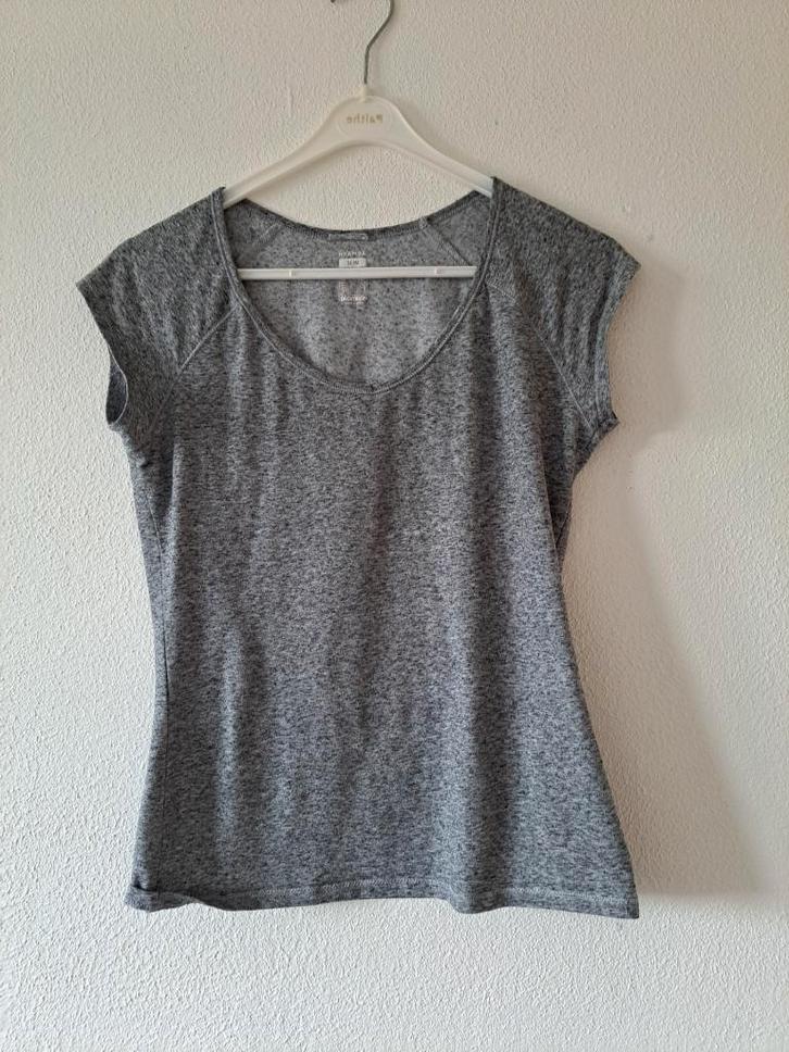 grijs decathlon sport shirt maat m, Kleding | Dames, Sportkleding, Zo goed als nieuw, Fitness of Aerobics, Maat 38/40 (M), Grijs