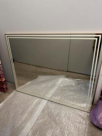 Spiegel groot en zwaar (90x70 cm) kan opgehangen worden beschikbaar voor biedingen