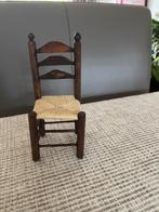 Houten miniatuur poppenstoel, Kinderen en Baby's, Speelgoed | Houten speelgoed, Ophalen, Nieuw, Meubelstuk of Keukentje