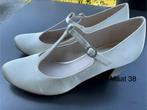 Ivoor Bruidsschoenen Maat 38 - Elegant & Comfortabel!, Schoenen met lage hakken, Wit, Ophalen of Verzenden, Zo goed als nieuw