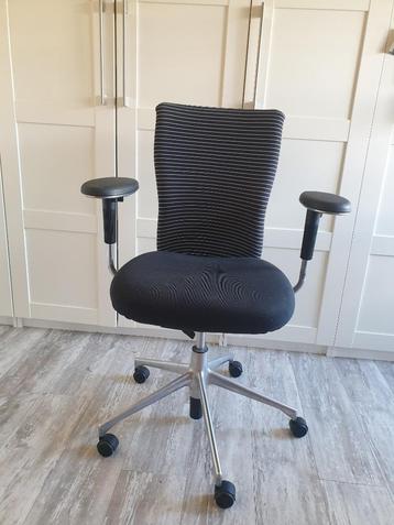 Vitra meda chair beschikbaar voor biedingen