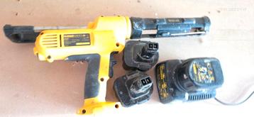 Dewalt kitpistool DC542 met lader en 3 batterijen  beschikbaar voor biedingen