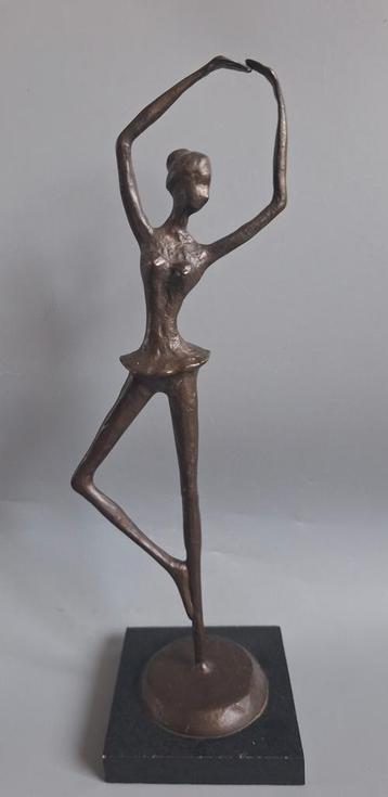 Prachtige bronzen ballerina  beschikbaar voor biedingen