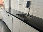 Witte keuken met zwart granieten aanrechtblad, Ophalen, Gebruikt, Wit, Graniet of Steen