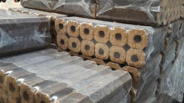 Briketten bruinkool en hout  beschikbaar voor biedingen
