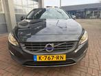 Volvo V60 2.0 D2 Kinetic Bj 2016 Dealer onderhouden Zuinige, Auto's, Voorwielaandrijving, Stof, Gebruikt, Euro 6
