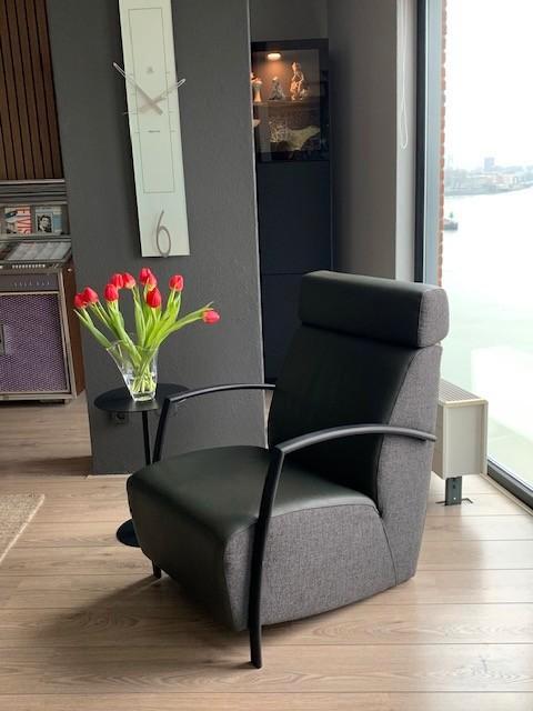 Montel fauteuil Sue Plus leder/stof hoofdsteun verstelbaar, Huis en Inrichting, Fauteuils, Zo goed als nieuw, Leer, Stof, 50 tot 75 cm