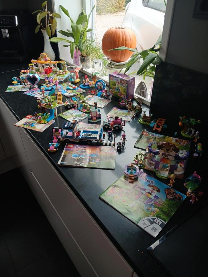 15 lego friends bouwwerken veel lego, Kinderen en Baby's, Speelgoed | Duplo en Lego, Zo goed als nieuw, Lego, Complete set, Ophalen of Verzenden