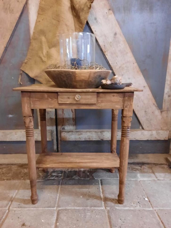 Oud bijzettafeltje houten tafeltje met lade stoer sober, Antiek en Kunst, Antiek | Meubels | Tafels, Ophalen