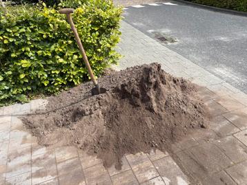 Gratis zwarte grond – direct af te halen! beschikbaar voor biedingen