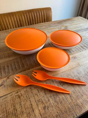Kommenset sla tupperware oranje beschikbaar voor biedingen