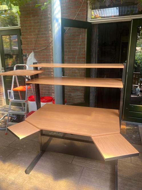 In hoogte instelbaar bureau met extra plankjes, Huis en Inrichting, Bureaus, Zo goed als nieuw, Ophalen