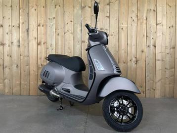 NU 2200 KORTING!! Vespa GTS 300 Hpe Supertech Akrapovic! beschikbaar voor biedingen
