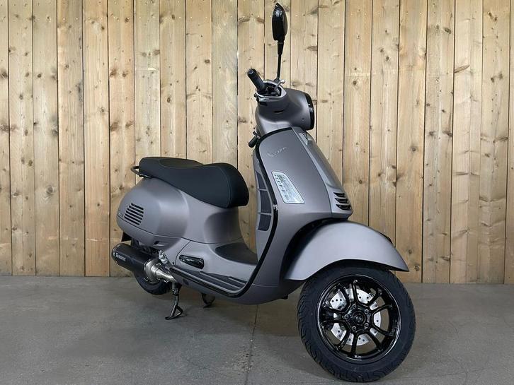NU 2200 KORTING!! Vespa GTS 300 Hpe Supertech Akrapovic!, Motoren, Motoren | Piaggio, Bedrijf, Scooter, 1 cilinder, ABS, Sportuitlaat