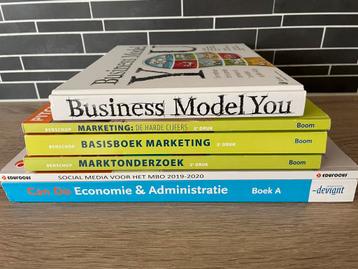 Diverse boeken MBO marketing, communicatie, commercieel beschikbaar voor biedingen
