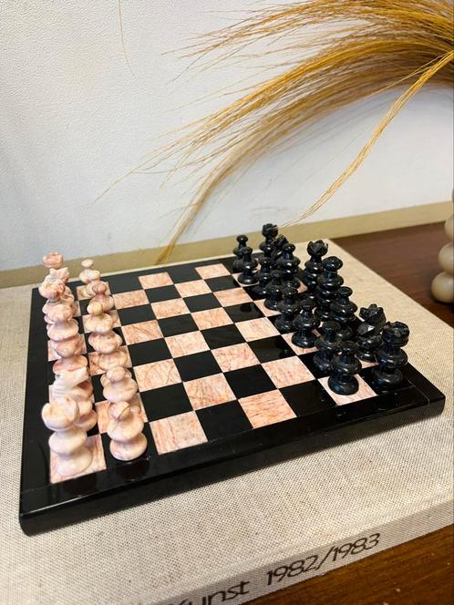 Prachtig vintage marmeren schaakspel roze zwart marmer, Hobby en Vrije tijd, Gezelschapsspellen | Bordspellen, Zo goed als nieuw