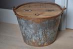 Oude Emmer met Klepdeksel - Vuilbakje - LANDELIJK, Huis en Inrichting, Ophalen of Verzenden, Zo goed als nieuw, Metaal, Minder dan 50 cm