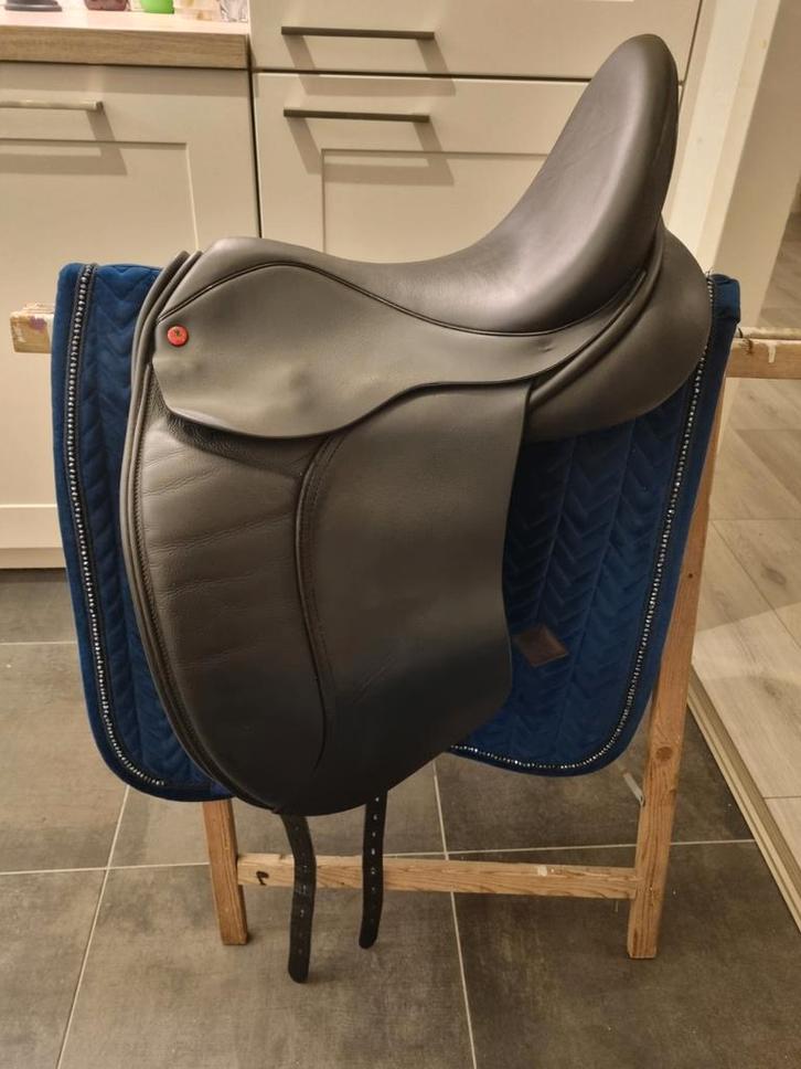 Tribal zadel 17 inch mw boom, Dieren en Toebehoren, Paarden en Pony's | Zadels, Zo goed als nieuw, Dressuur, Ophalen