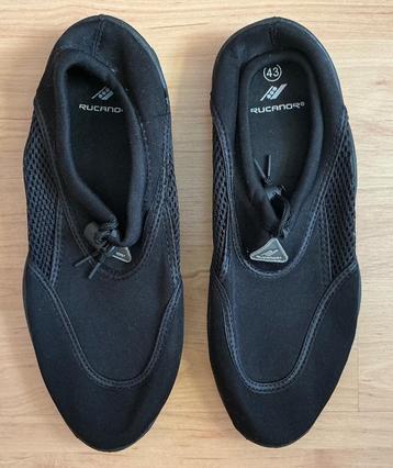 Alles moet weg:  Zwemschoenen maat 43 beschikbaar voor biedingen