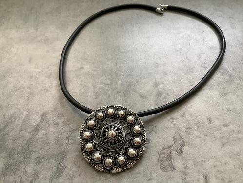 Antieke Zilveren Zeeuwse Goese Knop 45 mm -met zwart Collier, Sieraden, Tassen en Uiterlijk, Antieke sieraden, Ketting, Zilver