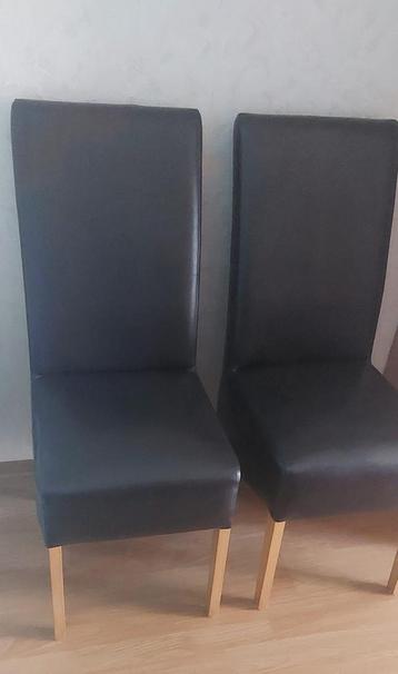 4 eetkamerstoelen donkerbruin beschikbaar voor biedingen