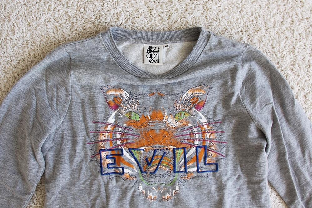 Zeer Mooie April Evil Trui (XXS) - 43 € 15,-, Kleding | Dames, Ophalen of Verzenden, Zo goed als nieuw, Maat 34 (XS) of kleiner