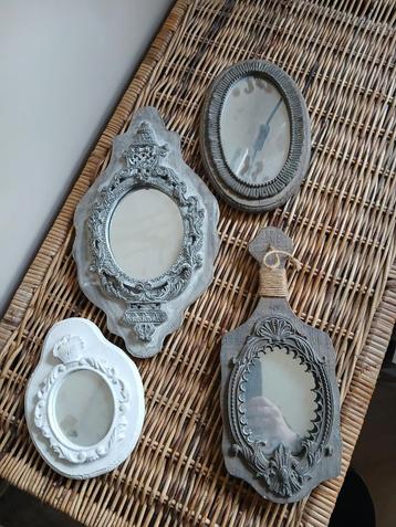 Set van 4 decoratieve spiegels beschikbaar voor biedingen