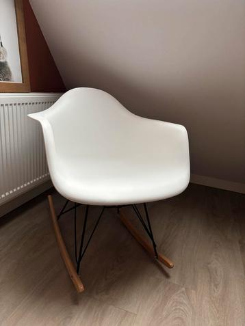 Schommelstoel - Perfect voor in de babykamer! beschikbaar voor biedingen