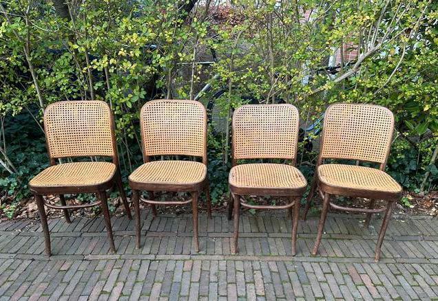 Set van 4 bruine Thonet-like stoelen, rotan webbing., Huis en Inrichting, Stoelen, Gebruikt, Vier, Hout, Riet of Rotan, Bruin