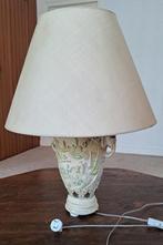 Authentieke vintage retro vaas met lampenkap en lamp, Huis en Inrichting, Lampen | Lampenkappen, Retro / vintage, Crème, Rond