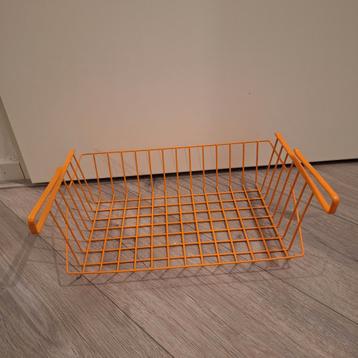 Vintage retro oranje draad mand barbertje beschikbaar voor biedingen