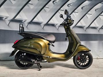 Vespa sprint Custom olive gold HD uniek!  Nieuwstaat beschikbaar voor biedingen
