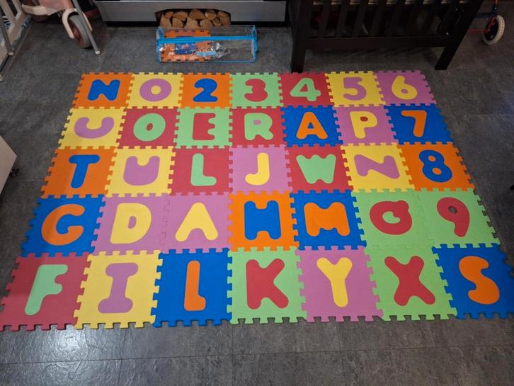 Kleurrijke speelmat puzzelmat met letters en cijfers 36 stk, Kinderen en Baby's, Speelgoed | Speelkleden, Zo goed als nieuw, Ophalen of Verzenden