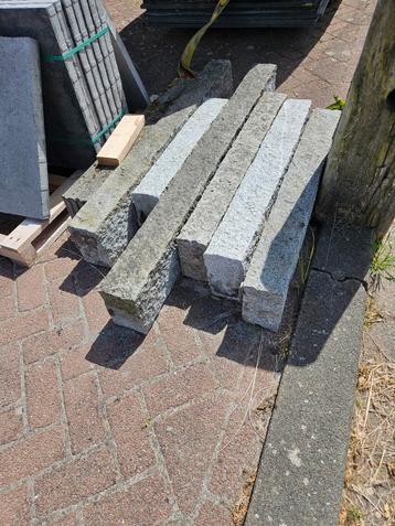 Granieten opsluitbanden ca 12 x 22 cm beschikbaar voor biedingen