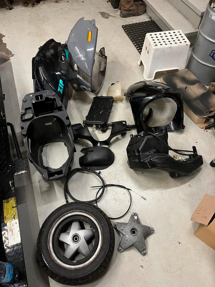 Diverse piaggio onderdelen (zip, SKR, hexagon), Fietsen en Brommers, Brommeronderdelen | Scooters, Gebruikt, Piaggio, Overige typen