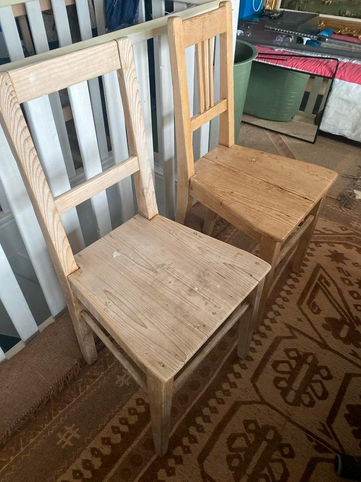 Twee oude grenen stoeltjes, Huis en Inrichting, Stoelen, Gebruikt, Twee, Hout, Overige kleuren, Ophalen