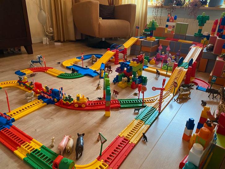 Super veel speelgoed, treinbaan,blokken,duplo en meer, Kinderen en Baby's, Speelgoed | Bouwstenen, Gebruikt, Overige merken, Ophalen of Verzenden